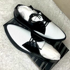 NIB- TUK Punch Jam Black and White Oxford